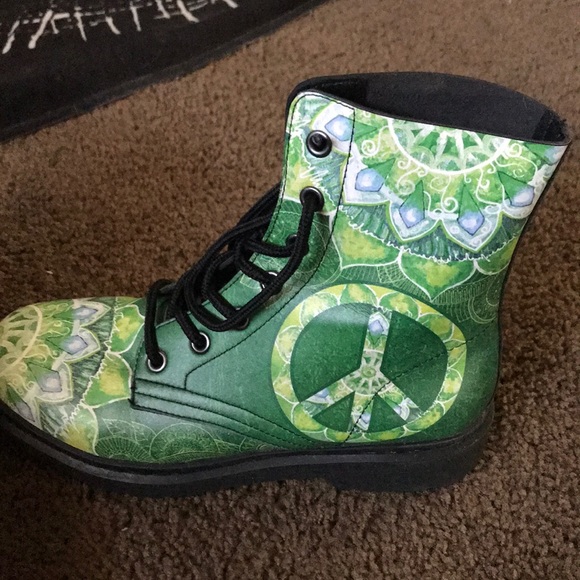 Yes We Vibe Shoes - 8.5 Yes We Vibe Boots